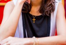 Unlocking Symbolism: The Allure of the Double Cross Necklace Cross Necklace